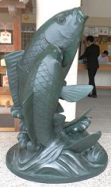丸山幸一_広島市 護国神社 双鯉の像